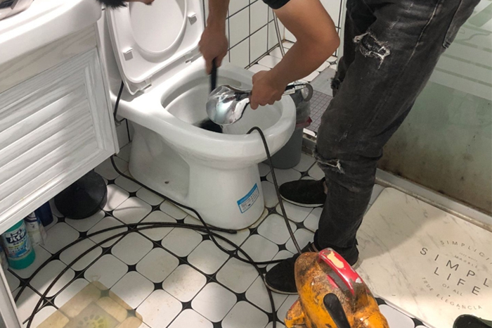 巴马疏通下水道